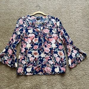 Floral top with flutter sleve